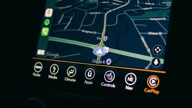 Mapa con rutas optimizadas dunha frota de reparto urbano